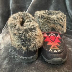 Skechers Moccasin Fur Booties Sz 8 Like New